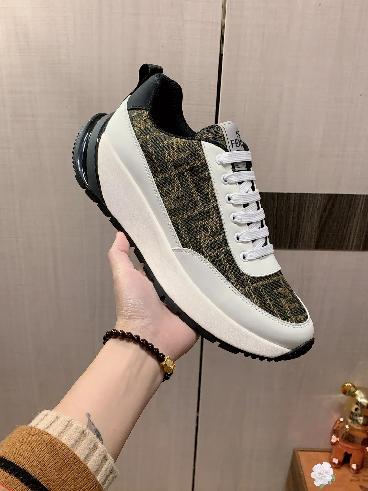Men's men's shoes💰460💰💰🎩🎩[Lightning][Lightning] "FENDI*" The latest and most popular casual shoes, top brand [Seduce] luxury~purchase, top~quality. [Strong] The upper is made of imported breathable cowhide with material ➕ breathable sheepskin feet (•) and fine workmanship. The original stylish and stylish soft rubber wear-resistant and non-slip outsole is light and comfortable on the feet. The real thing looks better when photographed. 305: code: 38-44, 2️⃣ colors selected